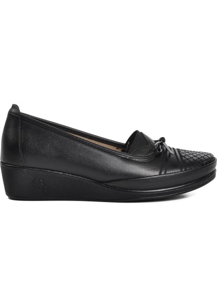 137 Siyah Deri Kadın Günlük Ayakkabı