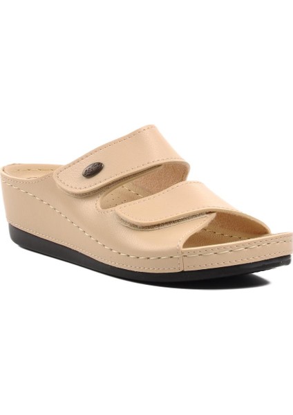 15.009 Bej Kadın Dolgu Topuk Terlik