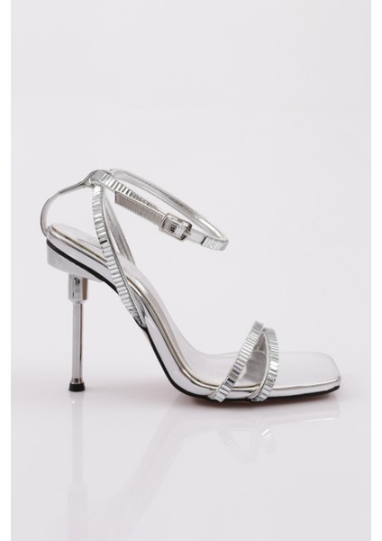 1273 Kadın Bilekten Bağlama Topuklu Ayakkabı