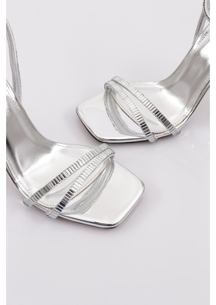 1273 Kadın Bilekten Bağlama Topuklu Ayakkabı fırsatları