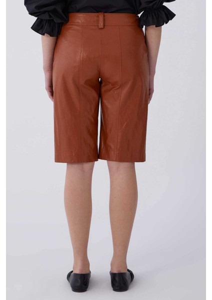 Deri Görünümlü Bermuda Taba Pantolon Taba Y2112079_022 fiyatları