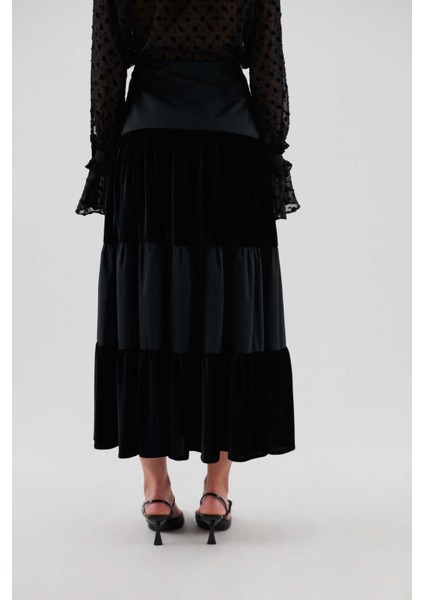 Kadife ve Tafta Maxı Boy Büzgülü Etek Siyah k2335006_001 fiyatları