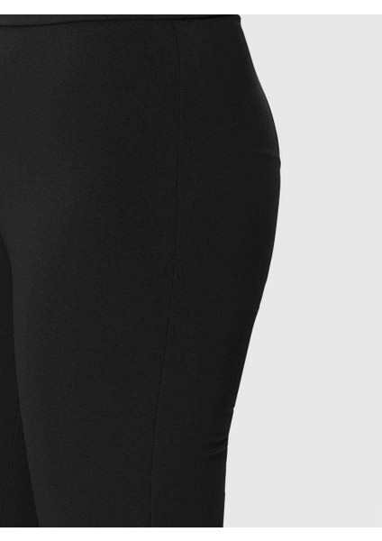 Kısa Paça DüğmeDetaylı Kadın Pantolon Siyah K1812040_001 fırsatları