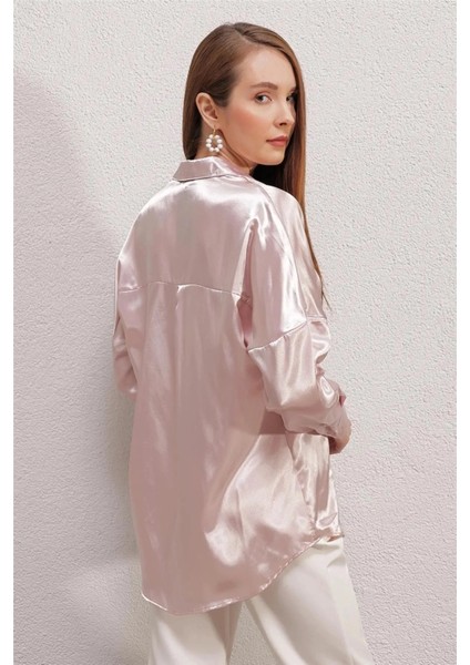 Kadın Krem Oversize Dökümlü Saten Yüzeyli Gömlek HZL23S-BD139851 fırsatları