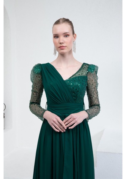 Yeşil Kolu Pullu Yırtmaçlı Abiye Elbise fiyatları