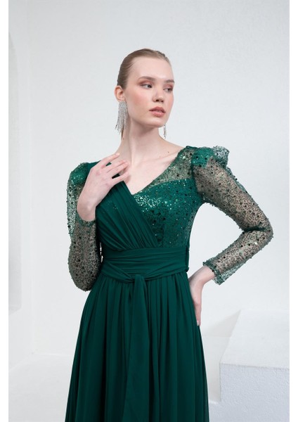 Yeşil Kolu Pullu Yırtmaçlı Abiye Elbise modelleri