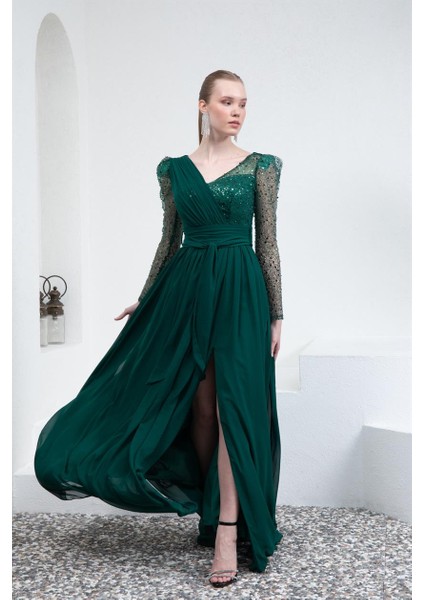 Yeşil Kolu Pullu Yırtmaçlı Abiye Elbise fırsatları