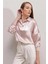 Kadın Krem Oversize Dökümlü Saten Yüzeyli Gömlek HZL23S-BD139851 2