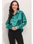 Kadın Yeşil Oversize Dökümlü Saten Yüzeyli Gömlek HZL23S-BD139851 4