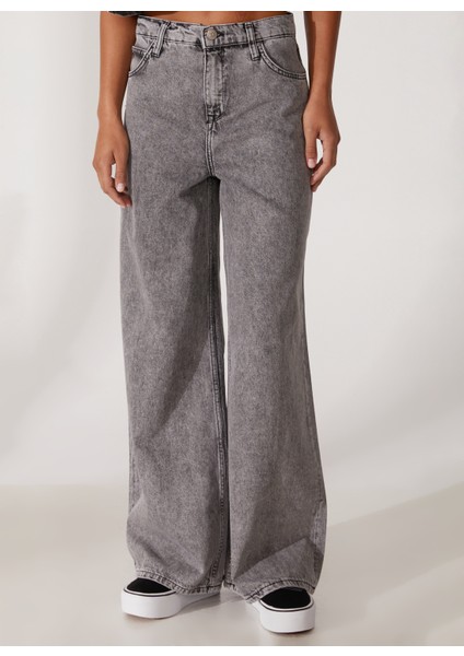 Yüksek Bel Geniş Paça Rahat Kadın Denim Pantolon L32A003035 fiyatları