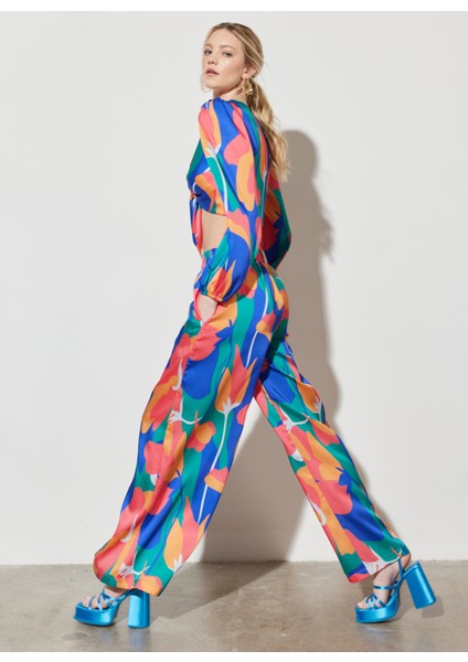 Berrak Tüzünataç x Wrangler Cepli Regular Fit Yüksek Bel Çok Renkli Pantolon W231591900 indirimleri