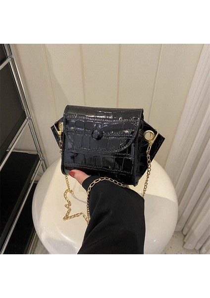 Omuz Askılı Küçük Kare Çanta (Yurt Dışından) modelleri