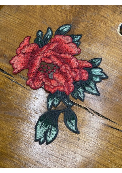 23X17 cm Nakış Işleme Kırmızı Gül Yeşil Yaprak Aplike Arma Dikiş Hobi Giyim Aksesuarı