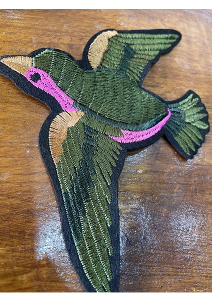 14X19 cm Yeşil Pembe Uçan Kuş Nakış Işlemeli Aplike Arma Dikiş Hobi Aksesuarı