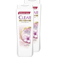 Clear Kadınlara Özel Yumuşak Parlak Kiraz Çiçeği Şampuan 600 ml 2'li Set