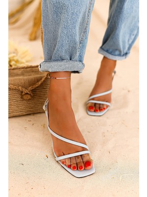 Limoya Jaden Şeffaf Bantlı Kısa İnce Topuklu Sandalet