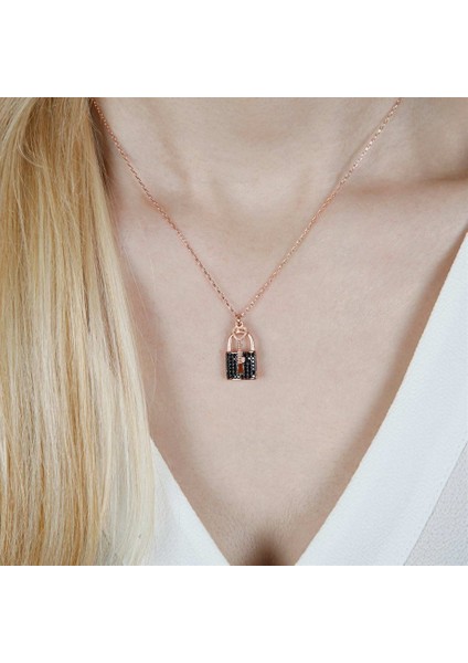 Kilit Tasarım Gümüş Kadın Kolye