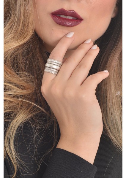 Kadın Antik Gümüş Kaplama Kabartma Baskılı Yüzük