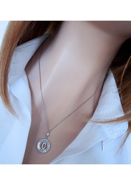 Öze Dönüş C Harfi Kolye