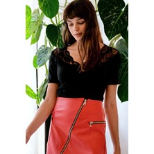 New Laviva Kadın Siyah V Yaka Dantelli Kısa Kol Yumuşak Dokulu Bluz