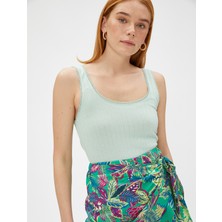 Koton Aslıhan Malbora x Koton - Ribanalı U Yaka Crop Atlet