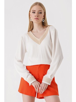 Bigdart 0466 Nakışlı V Yaka Örme Bluz - Beyaz