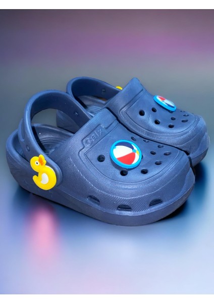 Çocuk Lacivert Renk Top Figürlü Ortopedik Kaydırmaz Sandalet Crocs Terlik