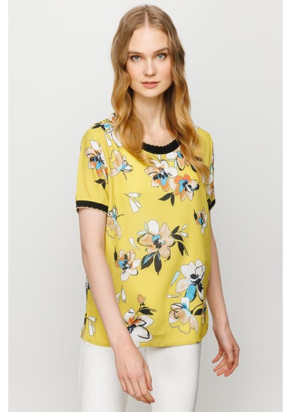 Kadın Sıfır Yaka Renkli Desenli Penye T-Shirt Sarı fırsatları