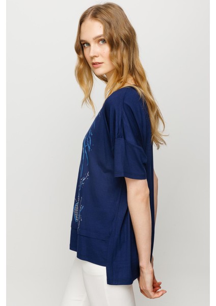 Kadın Sıfır Yaka Önü File Baskılı Penye T-Shirt Lacivert fırsatları