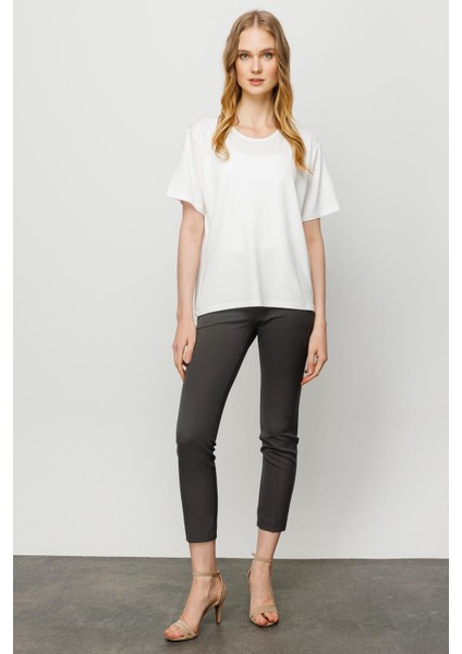 Kadın Sıfır Yaka Basic Penye T-Shirt Kemik fırsatları