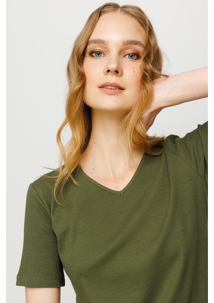 Kadın V Yaka Kaşkorse Pamuk T-Shirt Haki fırsatları