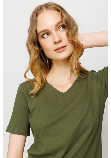 Kadın V Yaka Kaşkorse Pamuk T-Shirt Haki indirimleri
