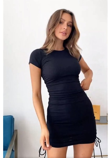 Kadın Siyah Yandan Büzgülü Kısa Kollu Mini Elbise