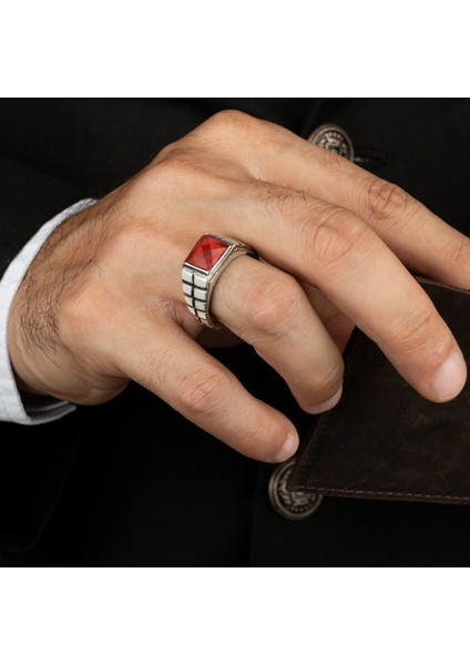 925 Ayar Gümüş Erkek Yüzük Faset Kesimli Kırmızı Zirkon Taşlı fiyatları