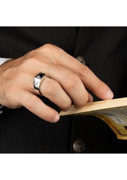 925 Ayar Gümüş Erkek Yüzük Faset Kesim Siyah Zirkon Taşlı fiyatları