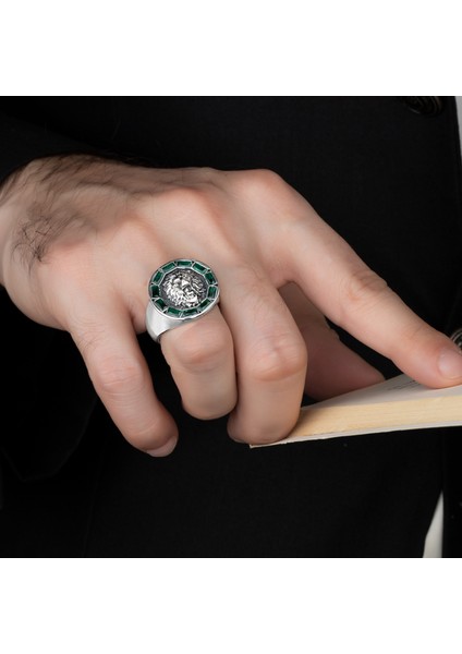 Aslan Figürlü Yeşil Baget Taşlı 925 Ayar Gümüş Yüzük
