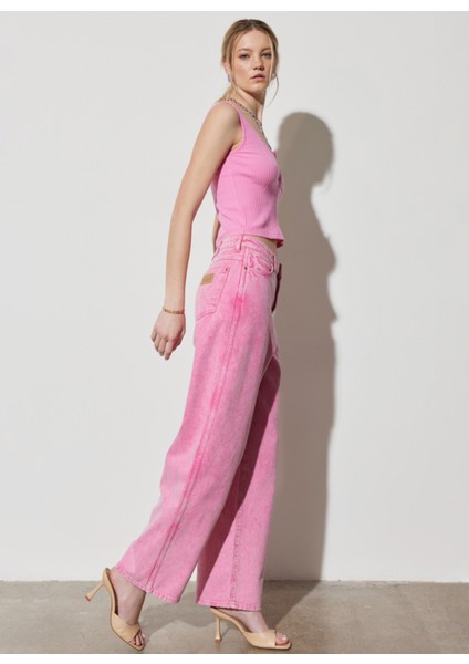 Berrak Tüzünataç x Wrangler Cepli Loose Fit Normal Bel Pembe Barrel PANTOLON-W2H7 modelleri