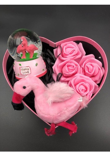 Özel Yazı ve Çiçek ile Hazırlanmış Kalpli Kutuda Flamingo Küre ve Flamingo Peluş Anahtarlık