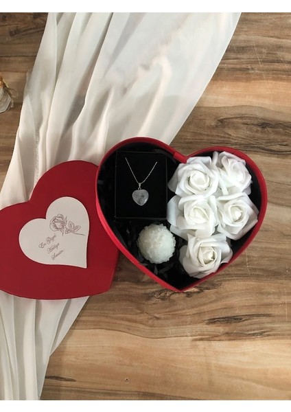 Doğal Taş Kolye ve Mum Özel Çiçekli Kalpli Kutuda Anneme Anneler Günü Hediyesi fiyatları