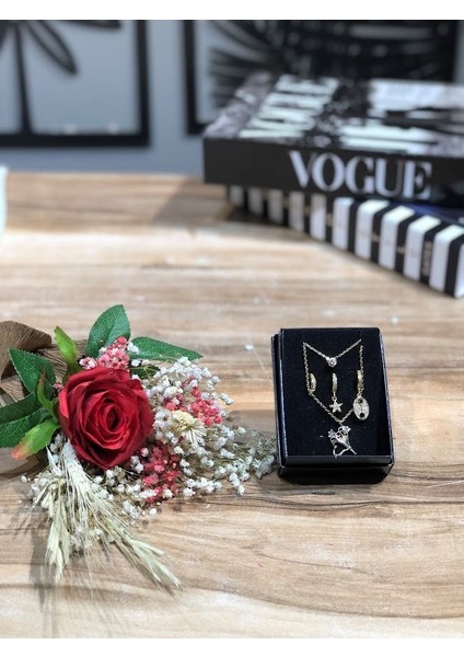 3 Lü Zirkon Küpe ve Kolye Seti ile Gül Aranjmanı Anneme Anneler Günü Hediyesi fiyatları