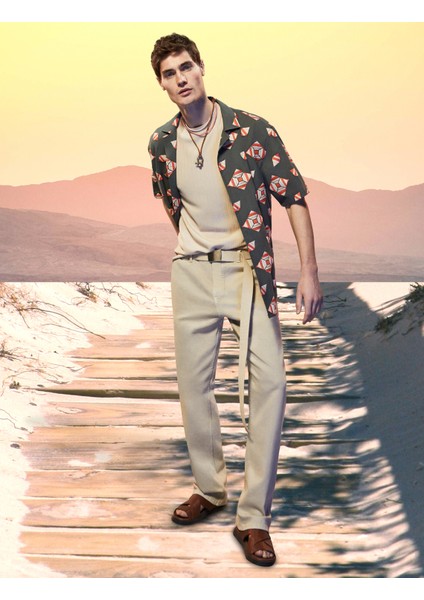 Kısa Kollu Gömlek Devrik Yaka Geometrik Baskı Detaylı