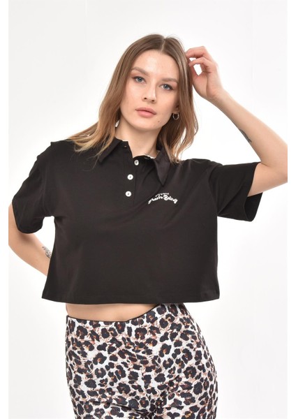 Fancy Kadın Polo Yaka Göğsü Nakış Detaylı Oversize Crop Tişört fırsatları