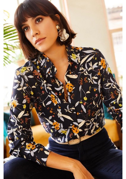 Kadın Siyah Klasik Yaka Çiçek Desenli Uzun Kol Gömlek, Regular Kesim, Standart Boy fırsatları