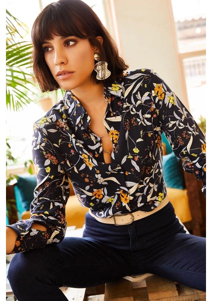 Kadın Siyah Klasik Yaka Çiçek Desenli Uzun Kol Gömlek, Regular Kesim, Standart Boy indirimleri