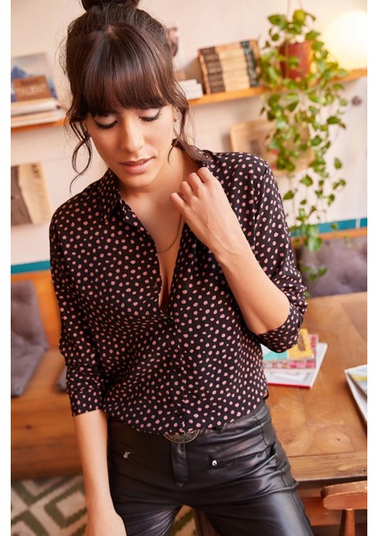 Kadın Siyah Klasik Yaka Puantiye Detaylı Uzun Kol Regular Kesim Standart Boy Gömlek fiyatları