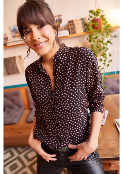 Kadın Siyah Klasik Yaka Puantiye Detaylı Uzun Kol Regular Kesim Standart Boy Gömlek modelleri