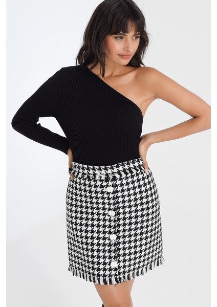 Kadın Siyah Düğme Detaylı Kazayağı Desenli Mini Kısa Triko Body fırsatları