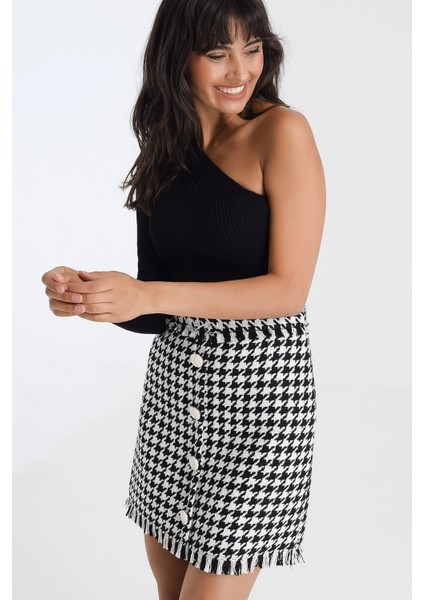 Kadın Siyah Düğme Detaylı Kazayağı Desenli Mini Kısa Triko Body indirimleri