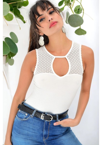 Kadın Beyaz Günlük Stil Dantel Detaylı Sıfır Kol Body Fit Bluz