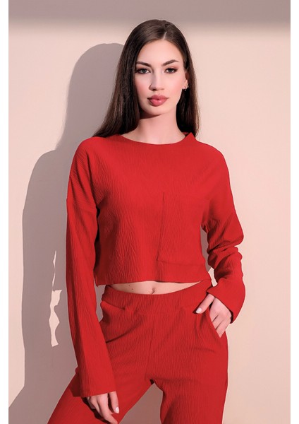 Kadın Kırmızı Uzun Kol Kendinden Dokulu Cepli Crop Sweatshirt, Salaş Kesim Bluz